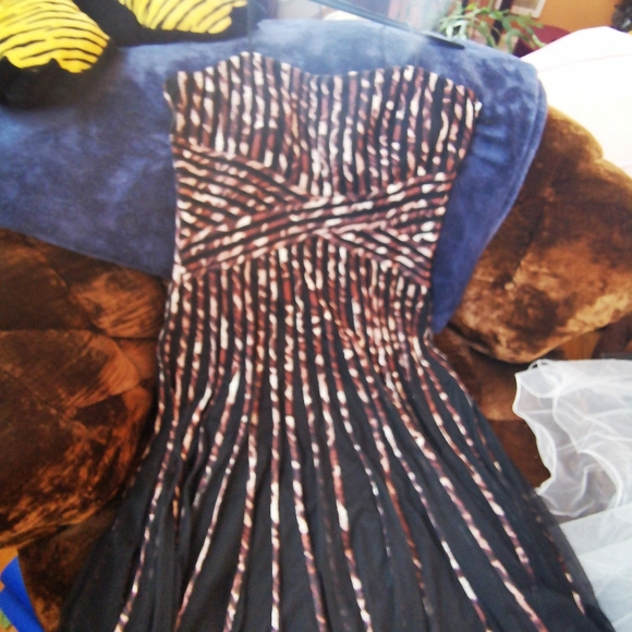 Lovely flare style dress - Picture 1 of 4